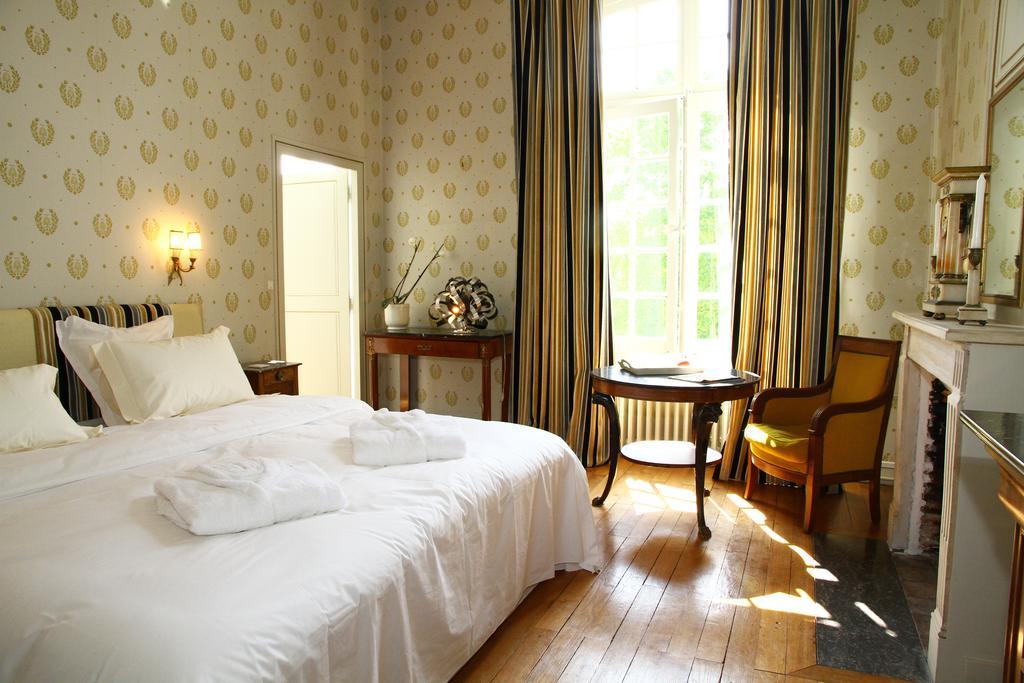 Chateau De La Giraudiere Villeny Room photo